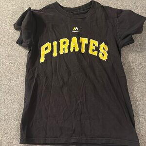 5/$15- Pirates t-shirt size small